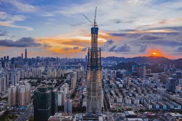 旭東圍擋廠(chǎng)家祝賀，深圳又一高樓388米 順利封頂 ！